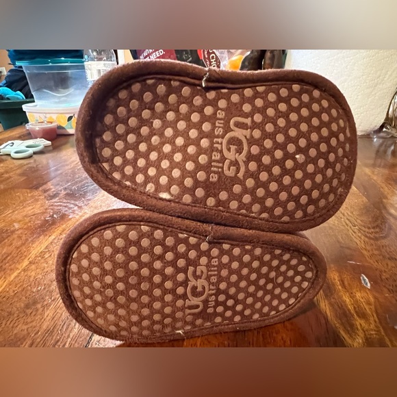 UGG Erin slipper booties, boy or girl, size 4 (6-12 months) - Picture 7 of 9